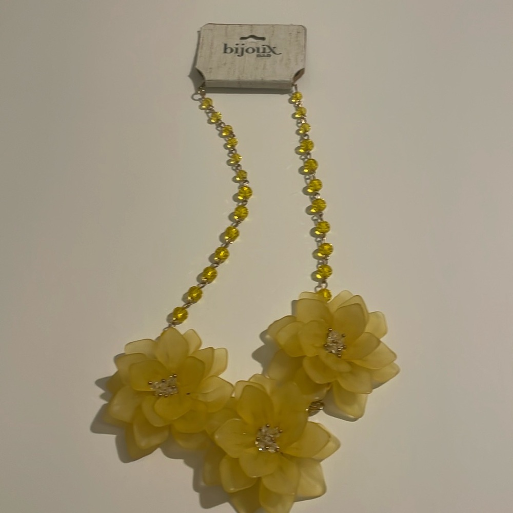 Yellow flowers necklace